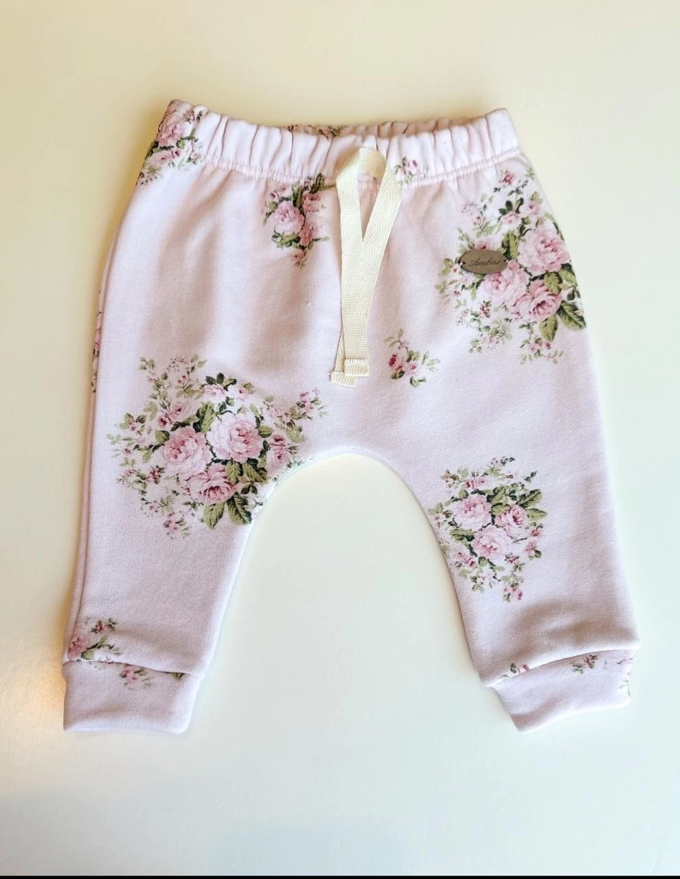 CONJUNTO DE LA CAMPERA FLOR FONDO ROSA (PANTALON) – Pañalera Belyan